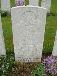 Etaples Military Cemetery - Latourel, L